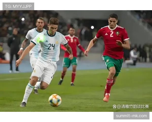 阿根廷队凭借坚固防守与犀利反击实现逆转，强势晋级下一轮